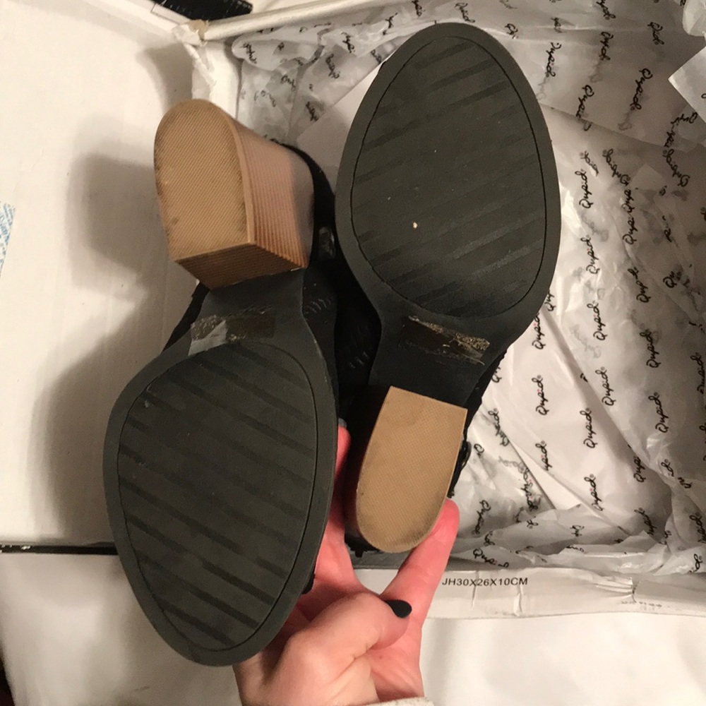 Qupid Bootie - Picture 2 of 2